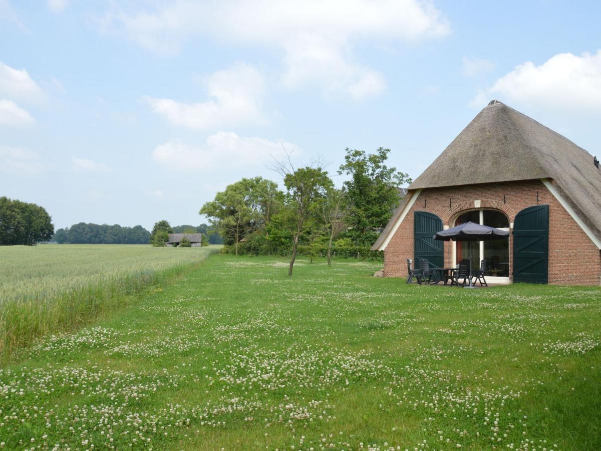 Staying In A Thatched Barn With Box Bed Beautiful View Region Achterhoek Geesteren  Экстерьер фото