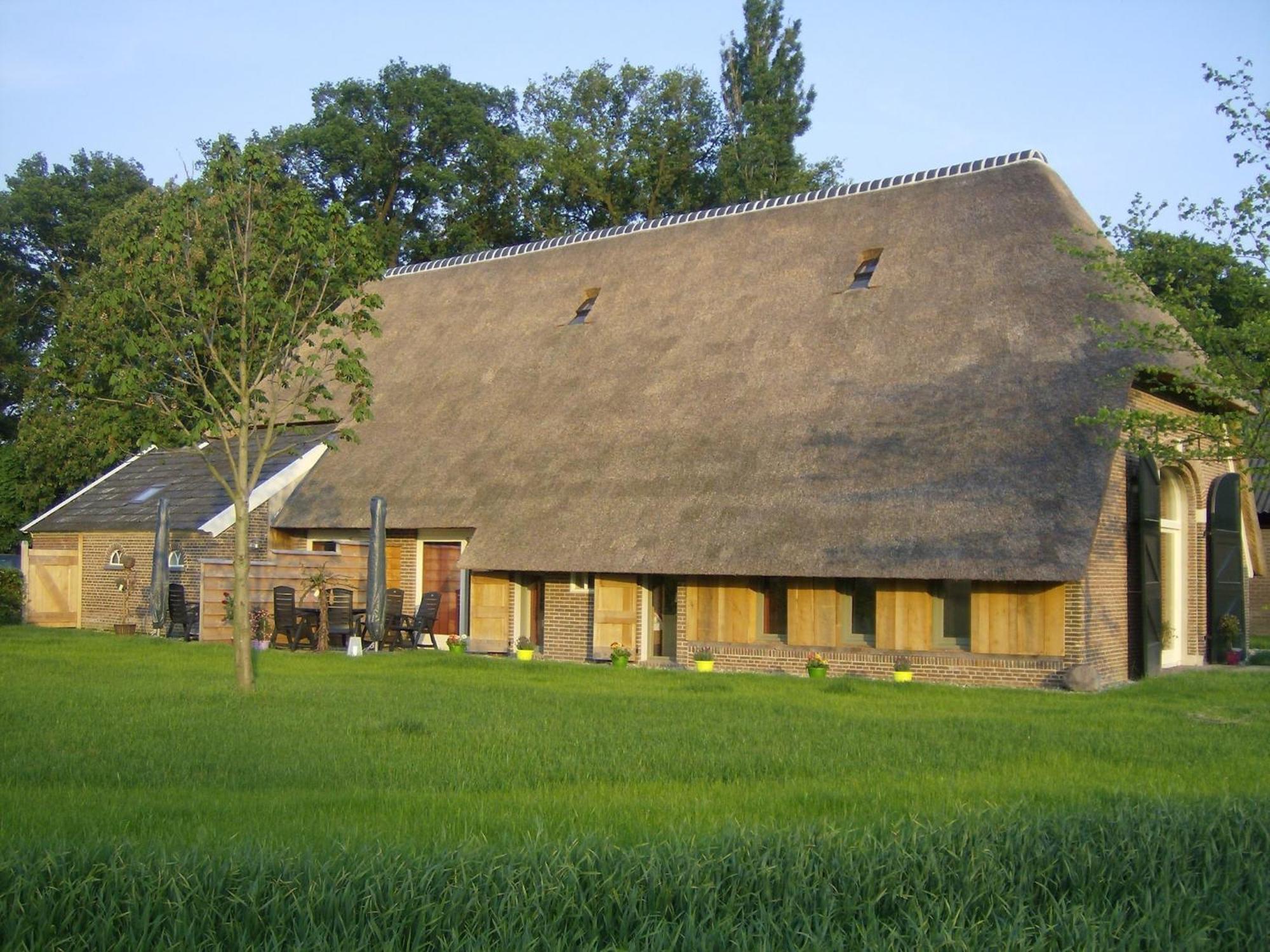 Staying In A Thatched Barn With Box Bed Beautiful View Region Achterhoek Geesteren  Экстерьер фото